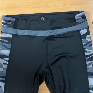 Active Life 90 degree workout capri- NWT